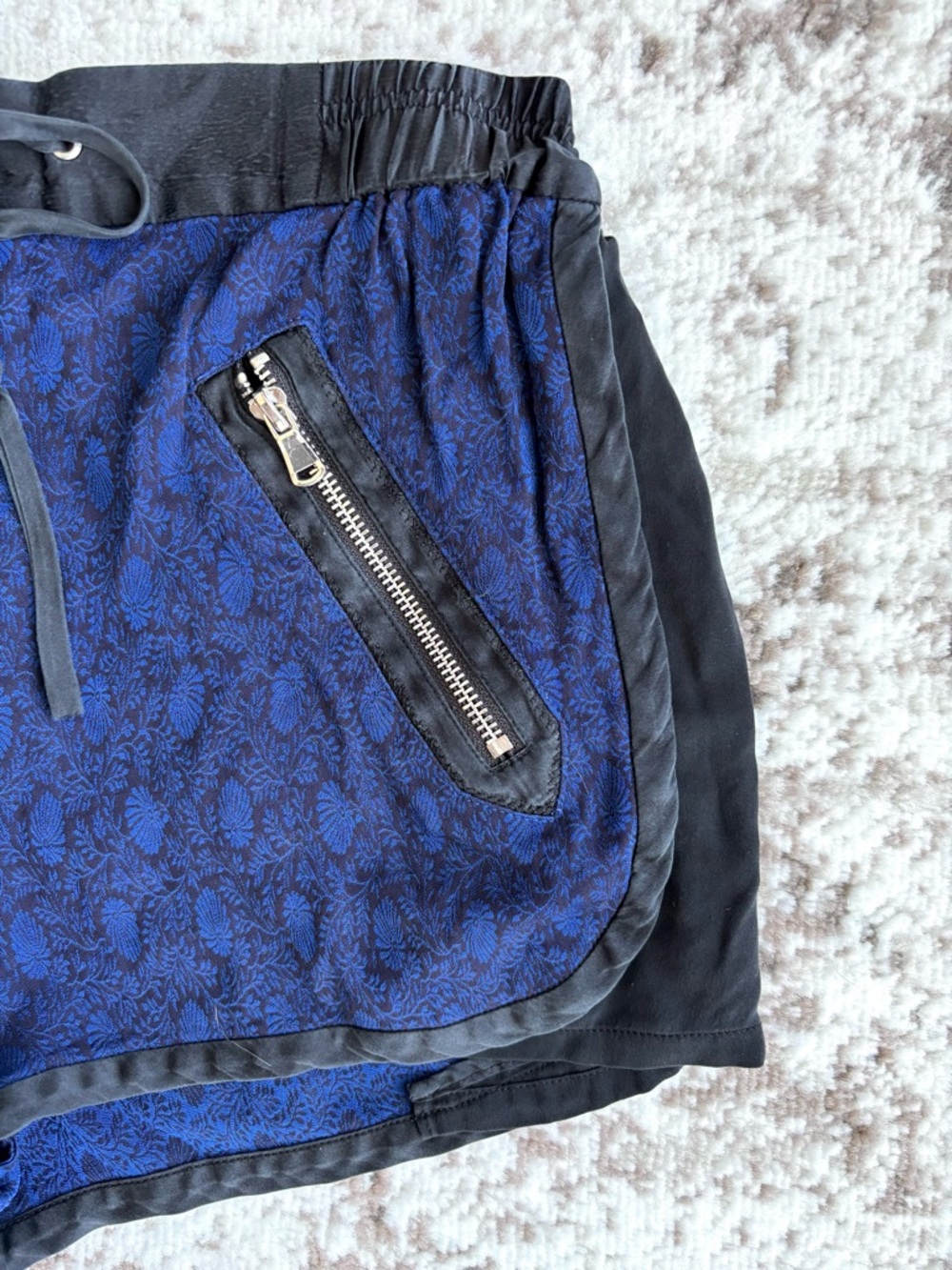 3.1 Philip Lim Damask Blue Florals and Black 100% Silk Trim Shorts - Picture 4 of 8